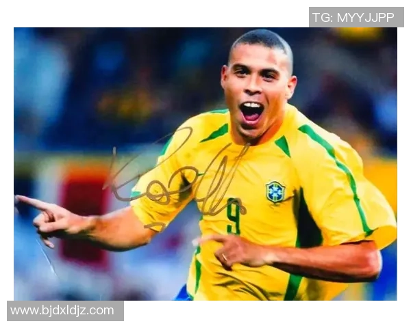 往年足球明星海报高清图片回顾展现传奇球员风采与激情瞬间