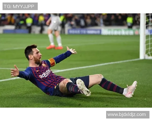 昔日足球明星退役后生活照曝光展现不同人生风貌与精彩瞬间